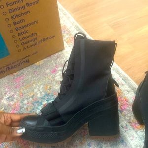 Black heel converse boots size 7